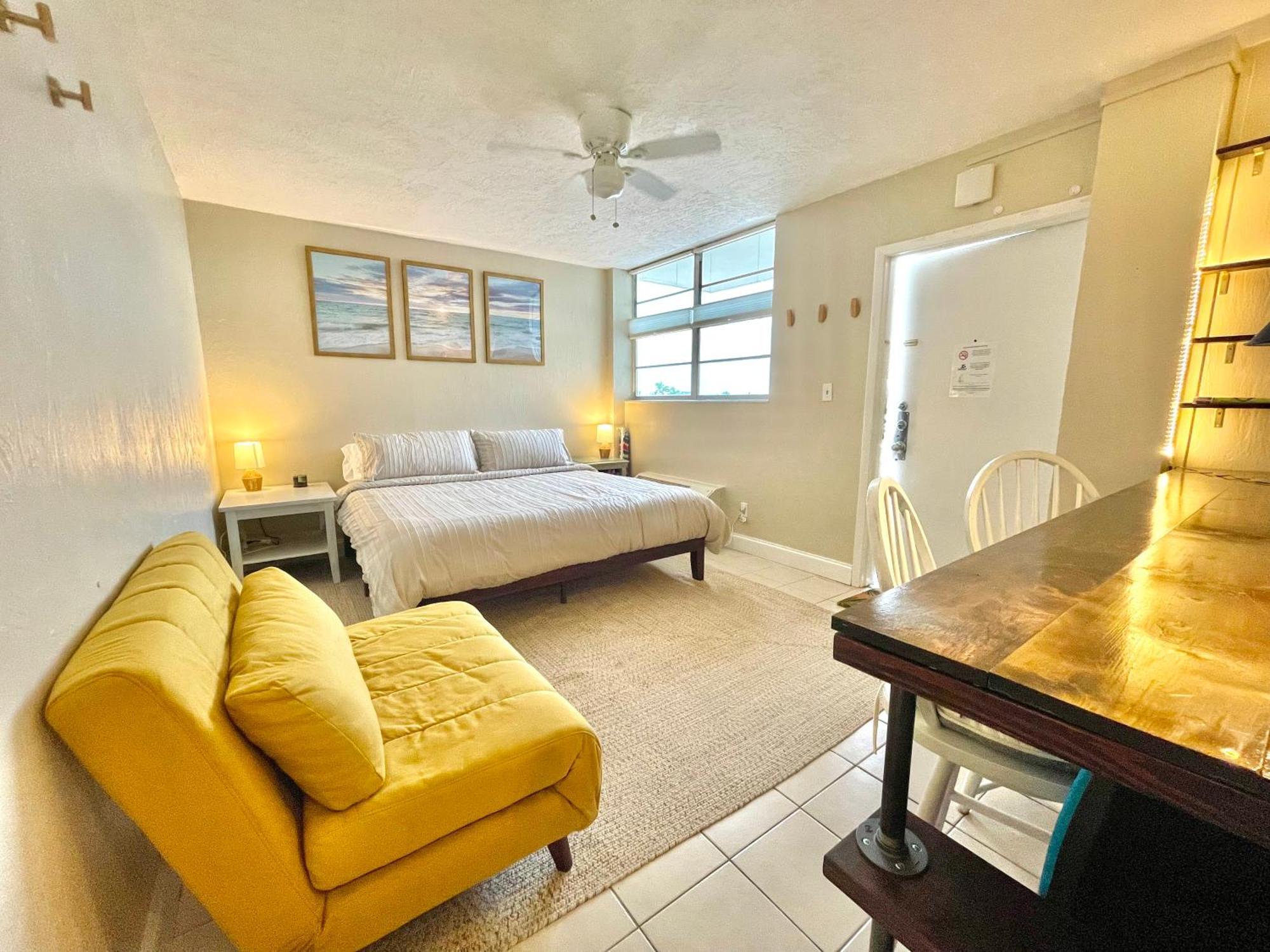 Sunset Studio Daytona Beachfront Bagian luar foto
