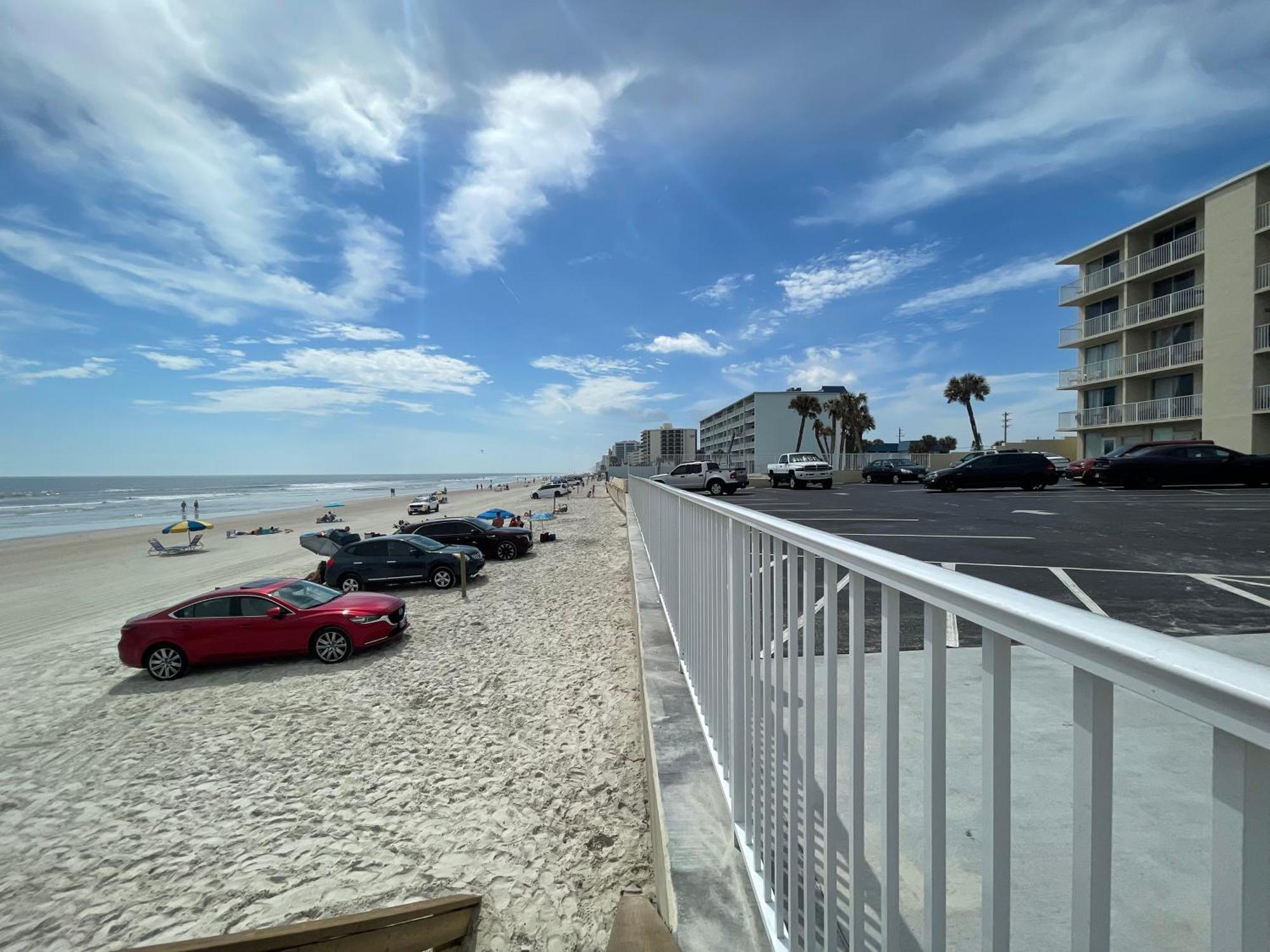 Sunset Studio Daytona Beachfront Bagian luar foto